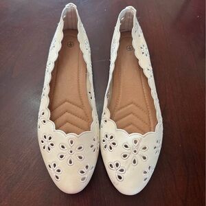 Elegant Cream Floral Cutout Ballet Flats